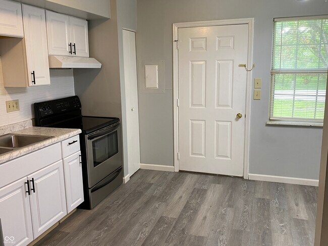 Foto del edificio - 1329 Millerwood Ct
