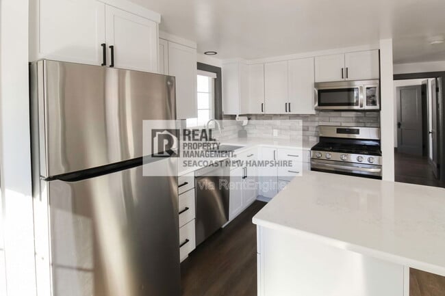 Building Photo - 5 Staples St