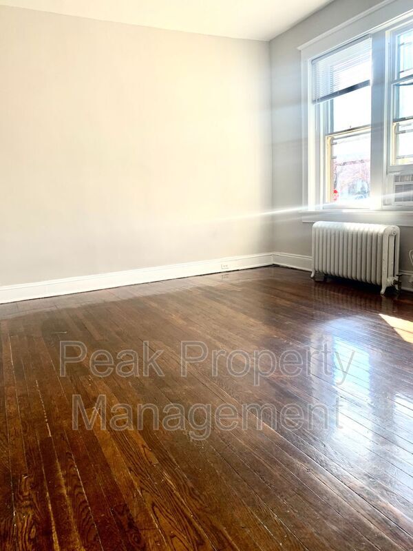 Building Photo - 401 North Davis Ave