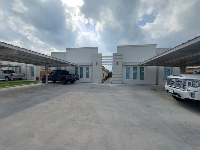Building Photo - 3822 Las Vistas Ln