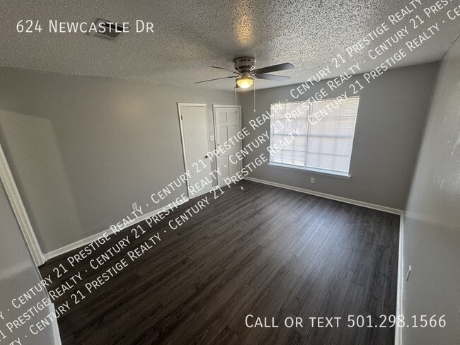 Foto del edificio - 624 Newcastle Dr