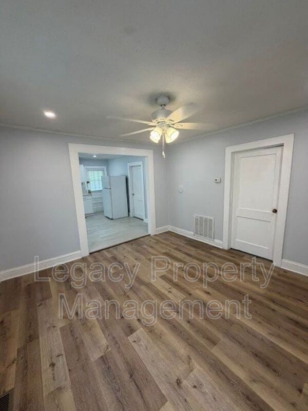 Foto del edificio - 1817 Wood Ave