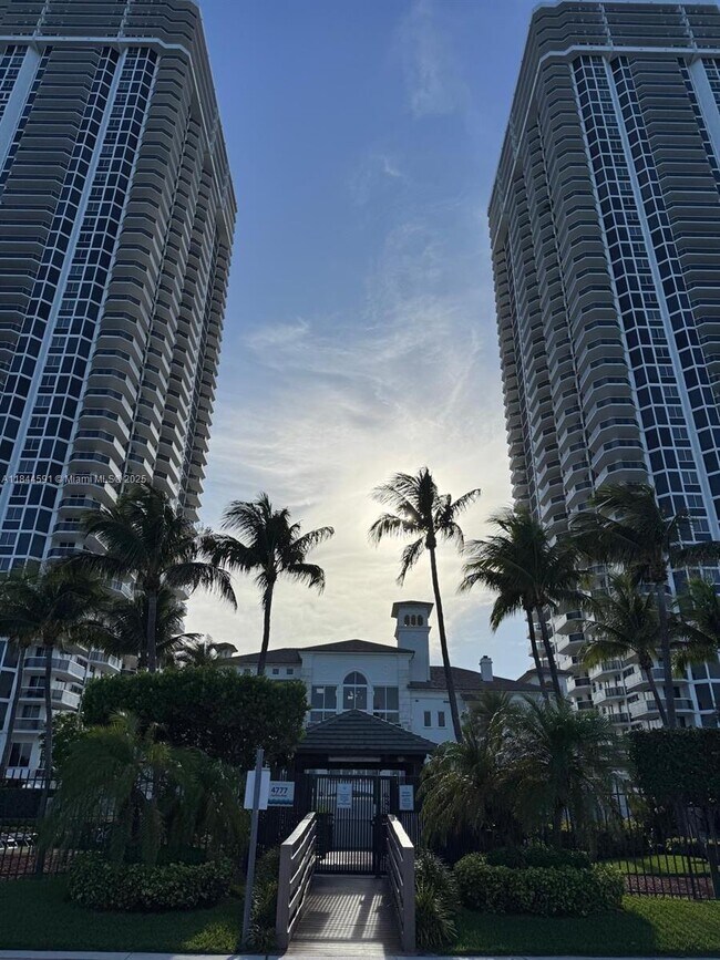 Foto del edificio - 4775 Collins Ave