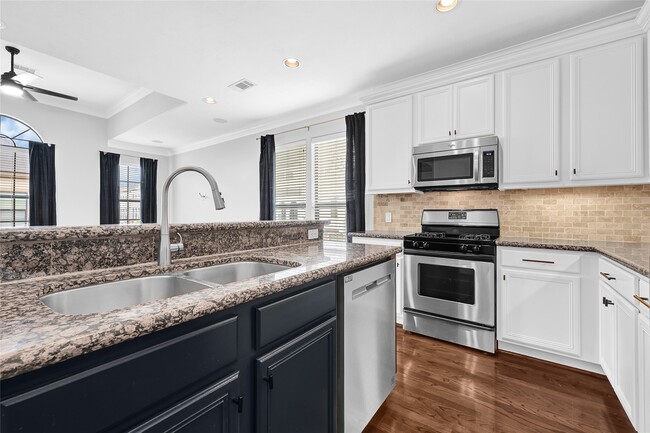 Building Photo - 1320 Studer St