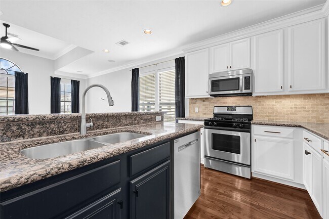 Foto del edificio - 1320 Studer St