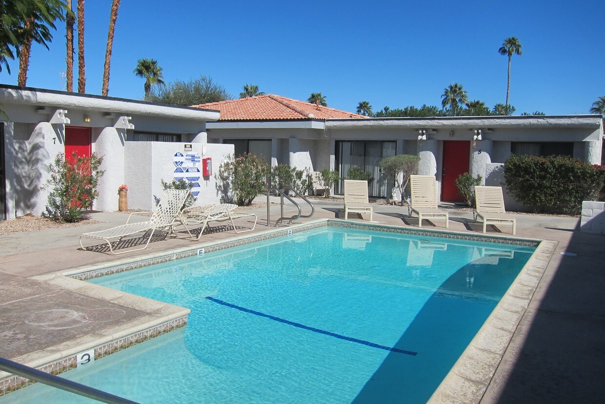 Pool - Shadow Mountain Apartments