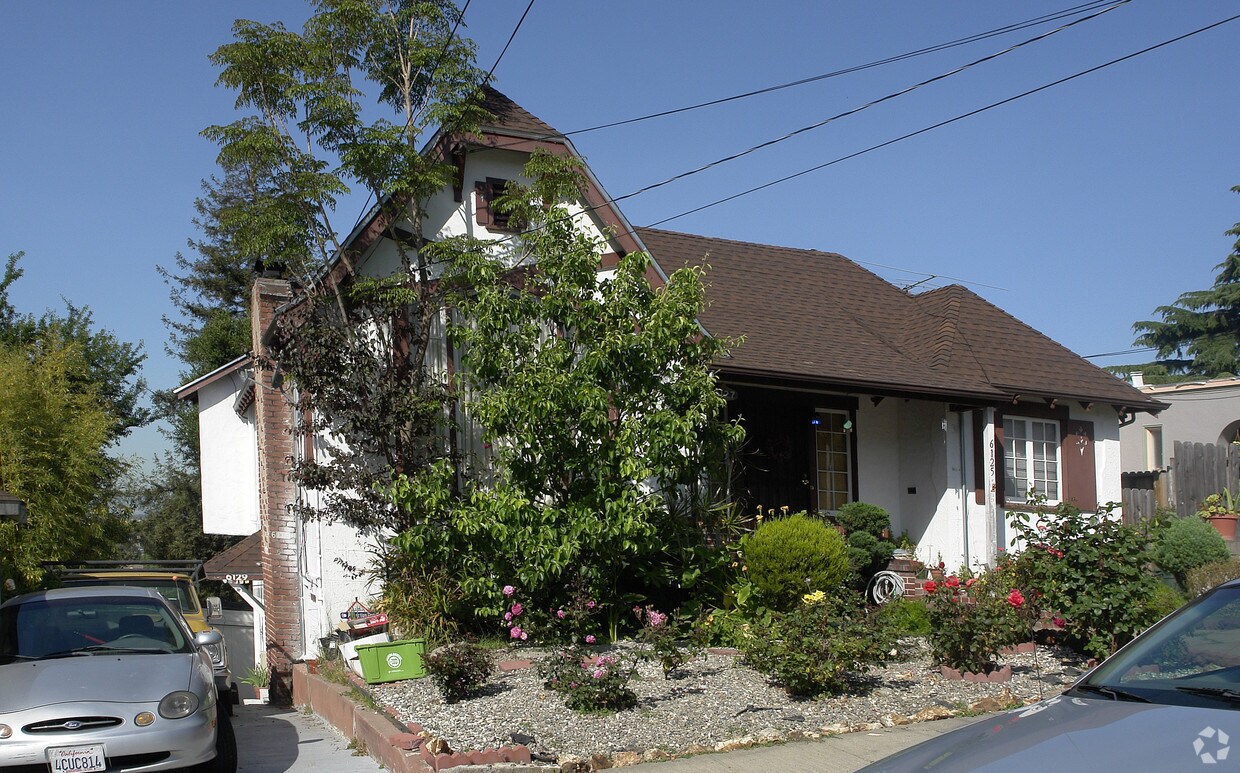 Building Photo - 6127 Majestic Ave