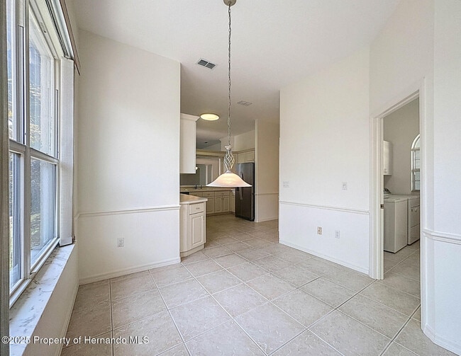 Building Photo - 9237 Penelope Dr