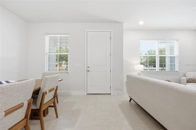 Foto del edificio - 6917 Five Oaks Dr