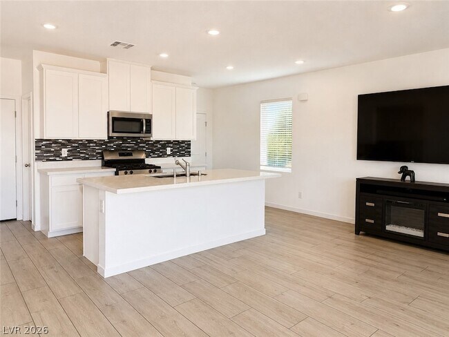 Foto del edificio - 109 Cameron Chase Ave