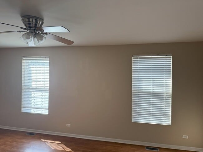 Building Photo - 550 Conservatory Ln