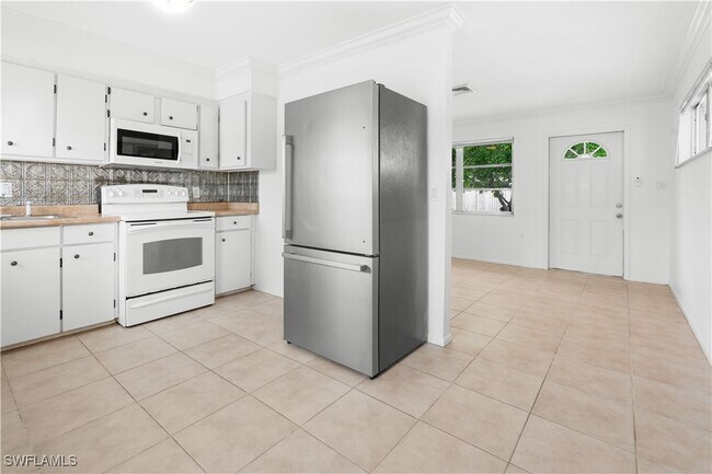 Building Photo - 27430 Village Garden Way