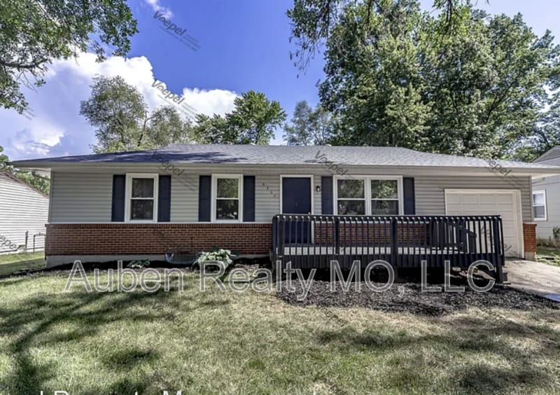 Primary Photo - 5307 NE 44th Terrace