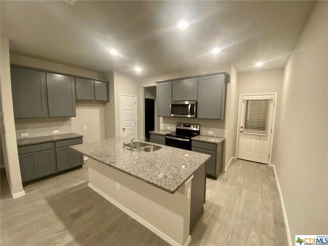 Foto del edificio - 2440 Dielman Dr