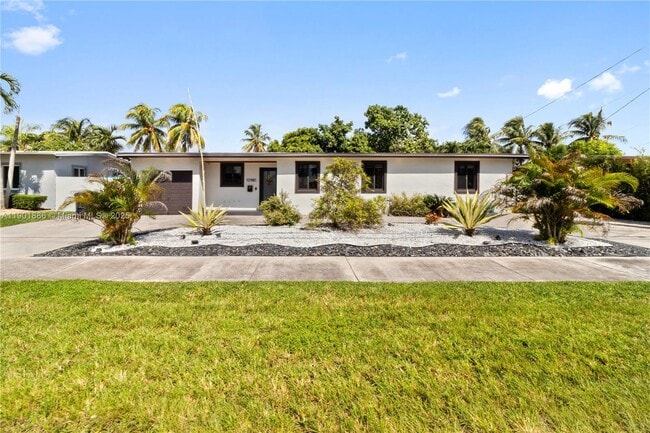 Building Photo - 10981 SW 47th St