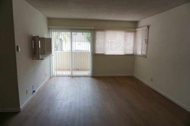 Sala de estar - 11628 Mayfield Ave
