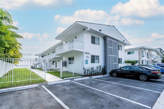 Building Photo - 1850 S Treasure Dr