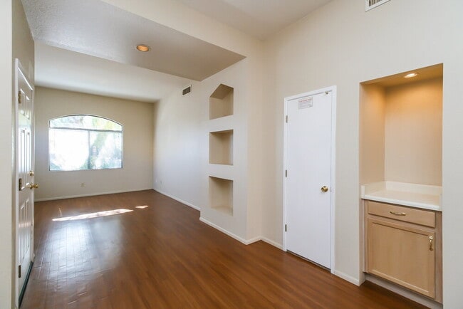 Building Photo - 9997 E Paseo San Ardo