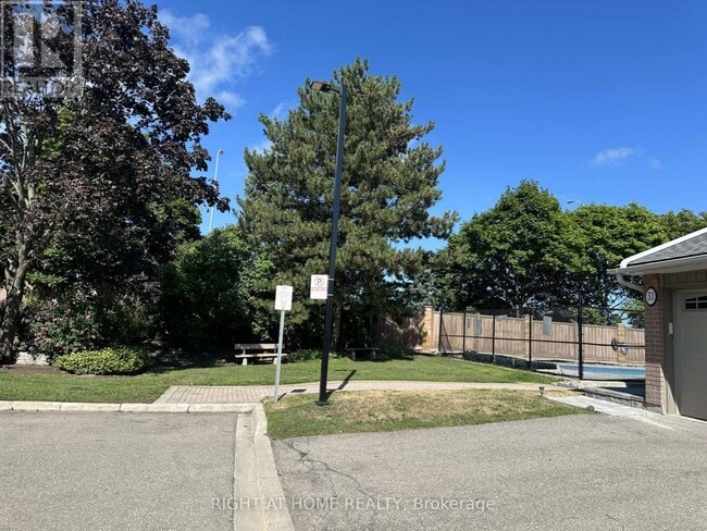 Building Photo - 3125 Fifth Line W