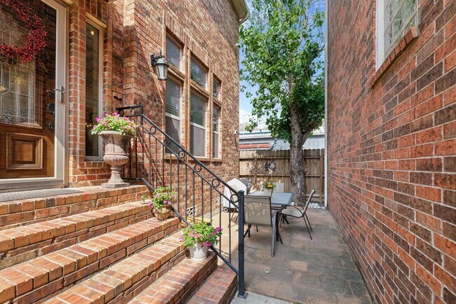Foto del edificio - 933 W 17th St