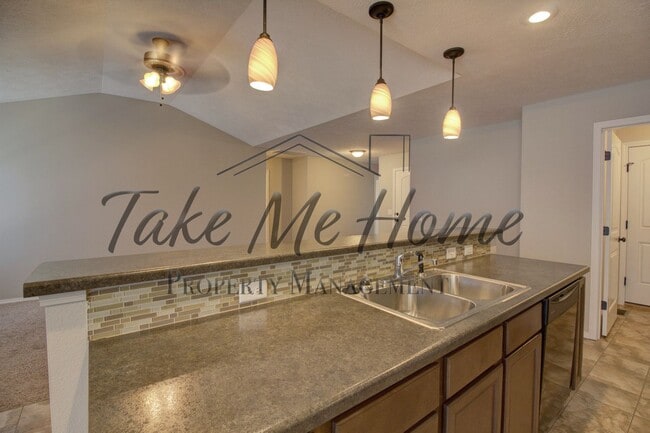 Foto del edificio - The Home You’ve Been Waiting For- 4 Bedrooms, 3-Car Garage, Great Location