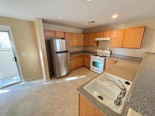 Foto del edificio - Gorgeous 2Bed/2Bath/1Car 2-Story Home located in Sunrise Manor- Make the Move for Less: $300 Off ...