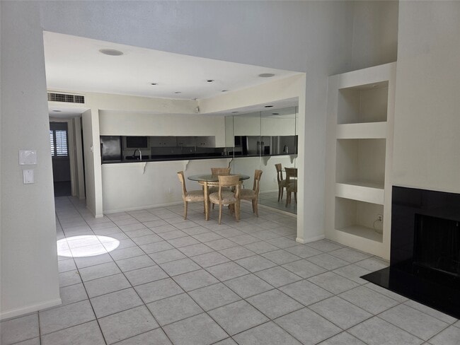 Building Photo - 1114 Augusta Dr