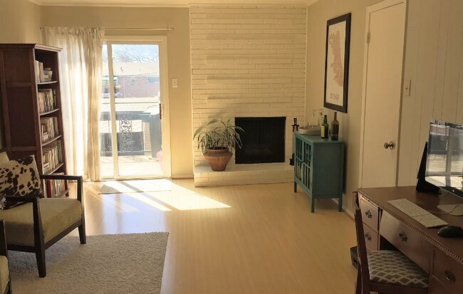 Foto del edificio - 6024 E University Blvd