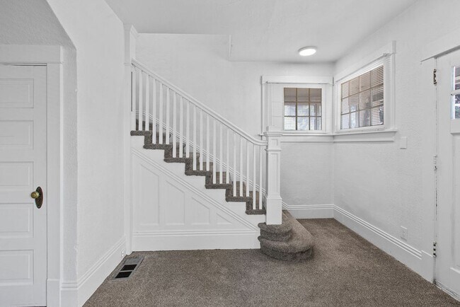 Building Photo - 1615 11th Ave