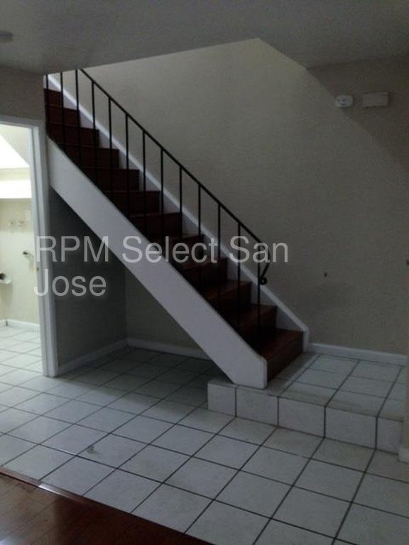 Building Photo - 3461 Ravendale Ct