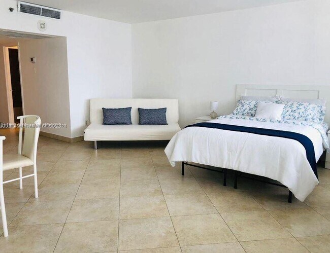 Foto del edificio - 100 Lincoln Rd