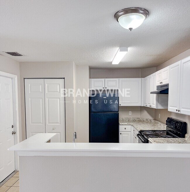 Building Photo - **1 MONTH FREE HOLIDAY SPECIAL!!** Market ...