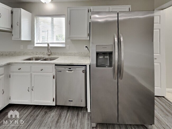 Foto del edificio - 8212 Autumn Mill Ln