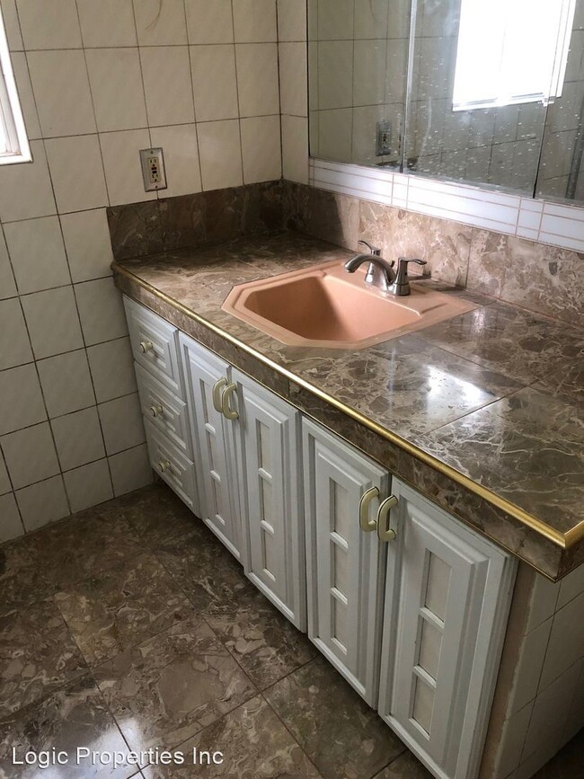 Foto del edificio - 5 br, 2 bath House - 2651 Chestnut Ave