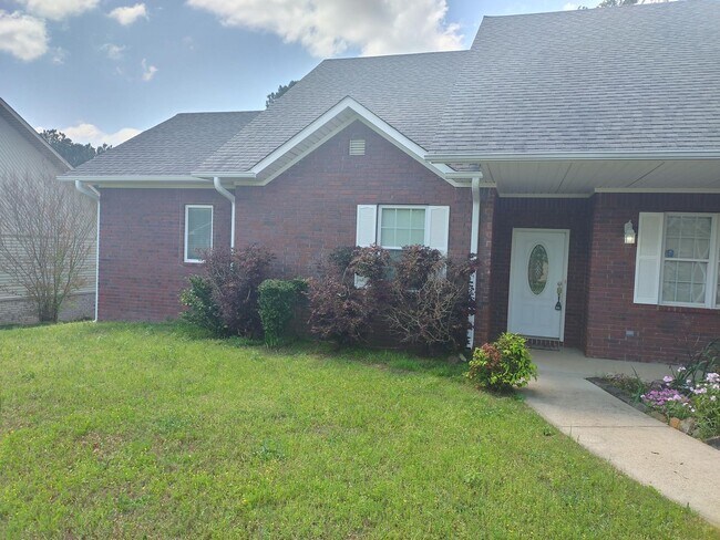 Building Photo - Beautiful home available for rent