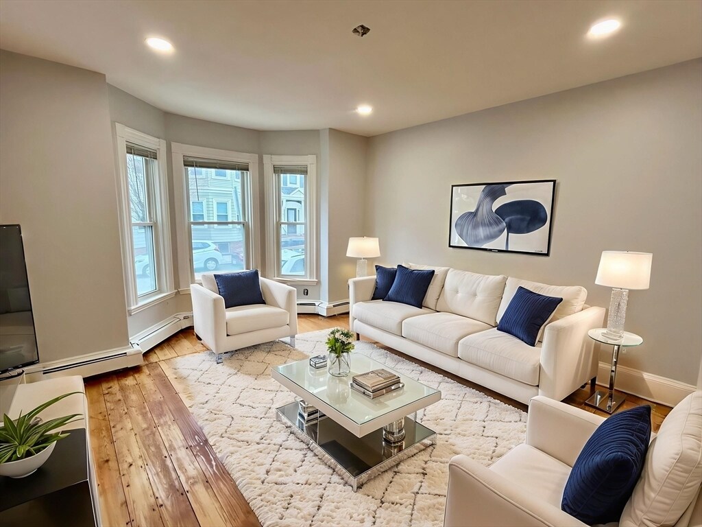 Foto principal - 564 E 6th St
