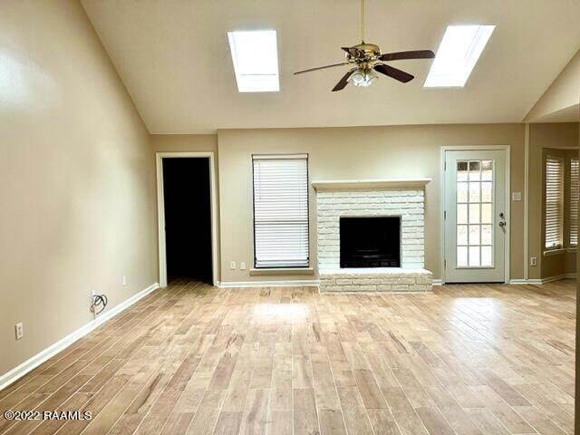 Foto del edificio - 709 Rosedown Ln