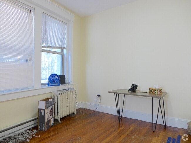 Building Photo - 131 Park Dr