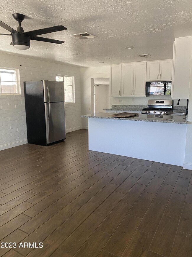 Building Photo - 2089 E Don Carlos Ave