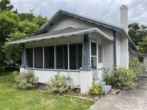 Building Photo - 611 E Plymouth Ave
