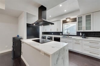Building Photo - 10135 Rockmoor Dr