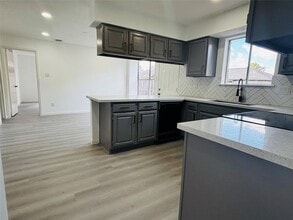 Building Photo - 16246 Los Altos Dr