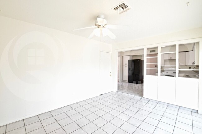 Foto del edificio - 4265 E Vineyard Rd