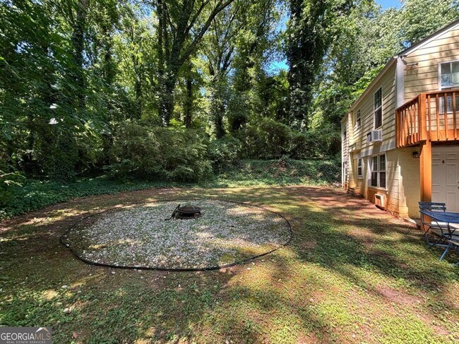 Building Photo - 3223 Altacrest Dr