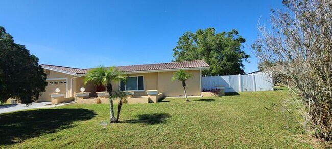 Foto del edificio - Beautifully Remodeled Home in Poinciana area
