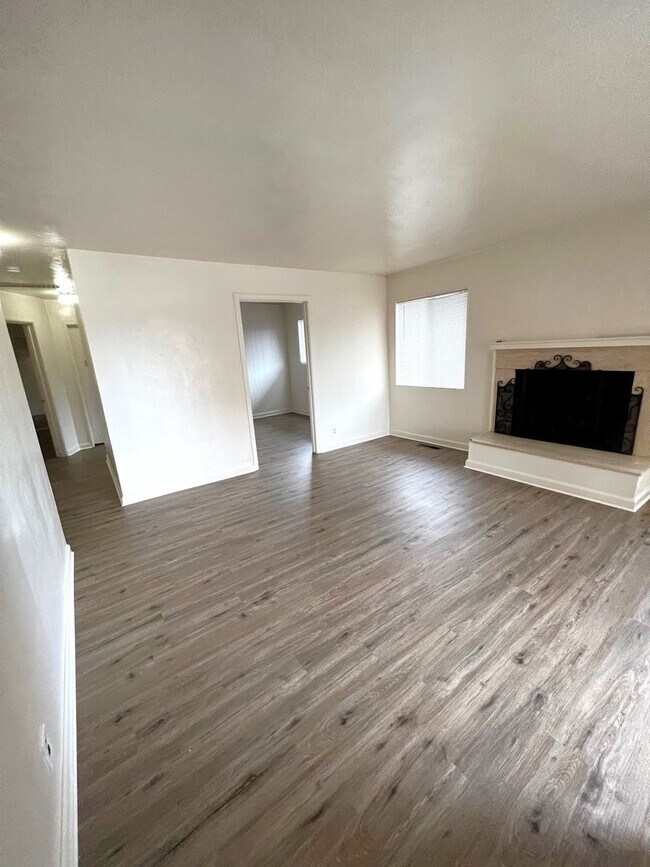 Foto del edificio - 450 Saint Lawrence Avenue Unit A  - Locate...