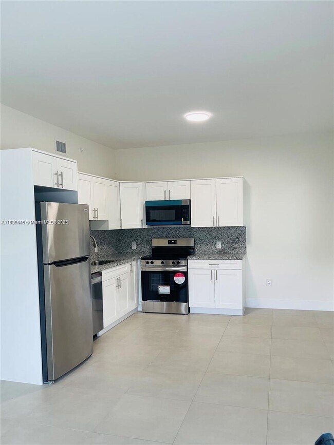 Foto del edificio - 310 E 7th St