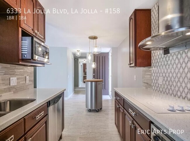 Building Photo - La Jolla Village 1-bedroom, 1-bathroom Unit