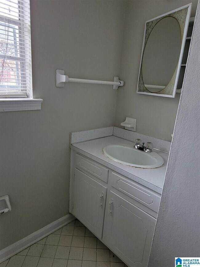 Building Photo - 913 Cotton Ave SW