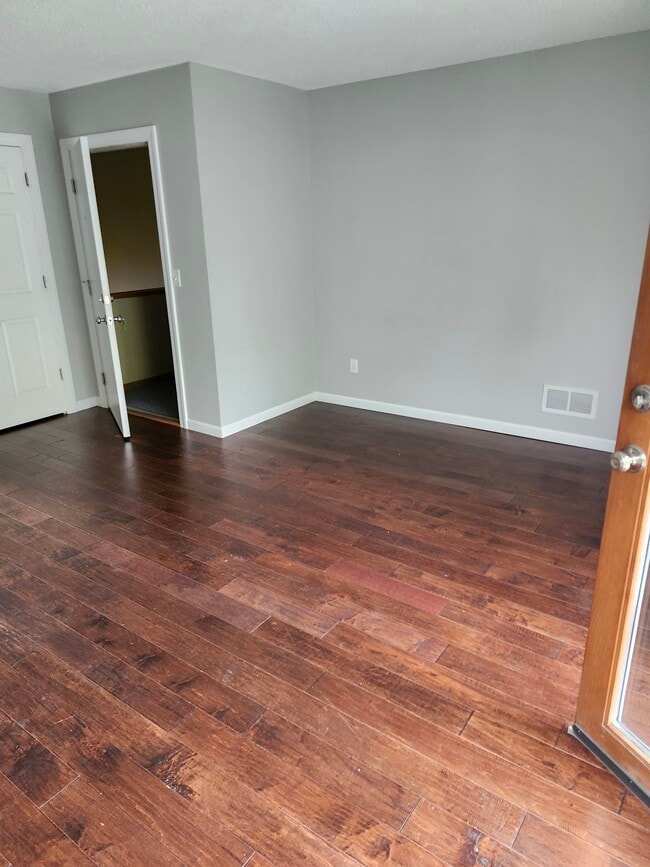 Building Photo - 600 Duggan Dr
